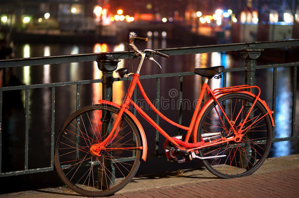 阿姆斯特丹的橙色自行车