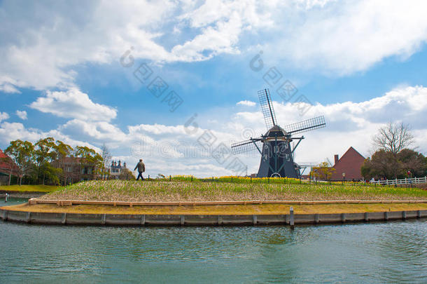 美丽的荷兰风车典型景观