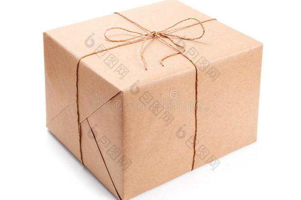棕色包装纸包裹的包裹