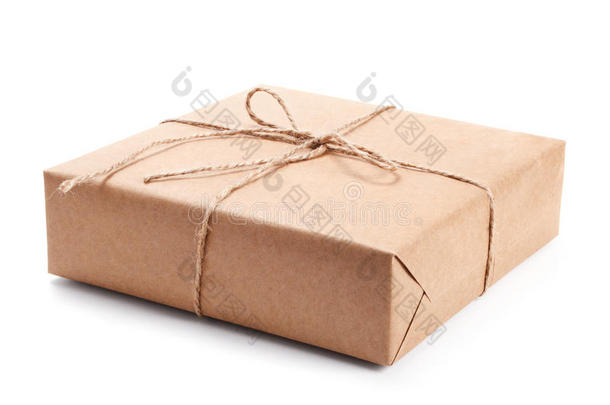 棕色包装纸包裹的包裹