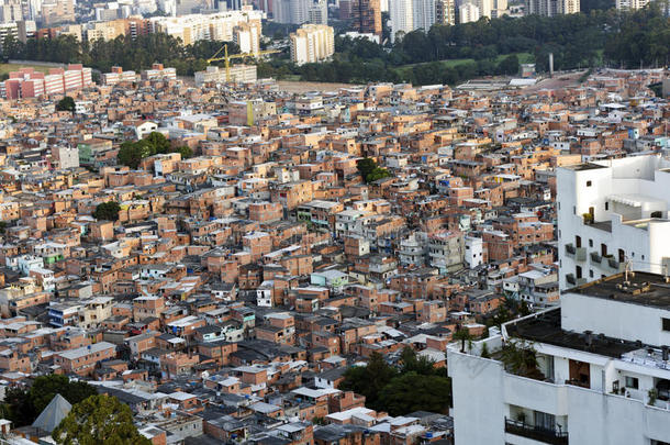 巴西贫困与财富的对比
