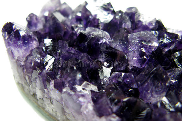 紫水晶半宝石晶体