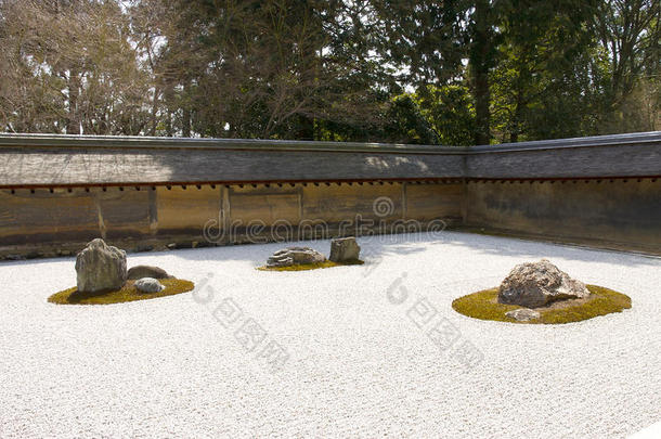 日本京都<strong>龙井</strong>寺的岩石花园。