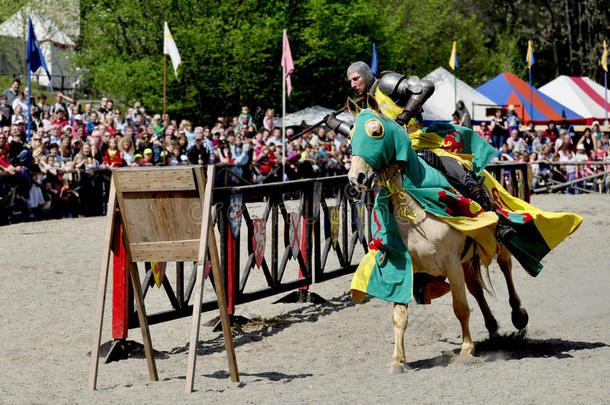 中世纪骑马骑士