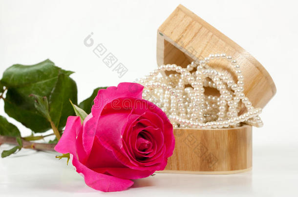珍珠玫瑰盒
