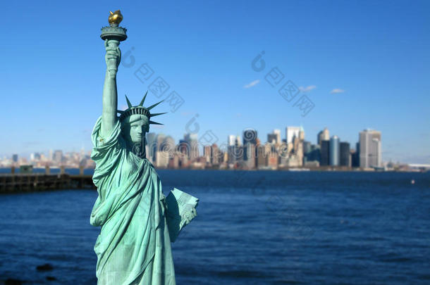 纽约：自由女神像，曼哈顿天际线