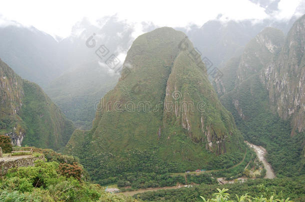 乌鲁班巴河和普图库西山的景色。秘鲁