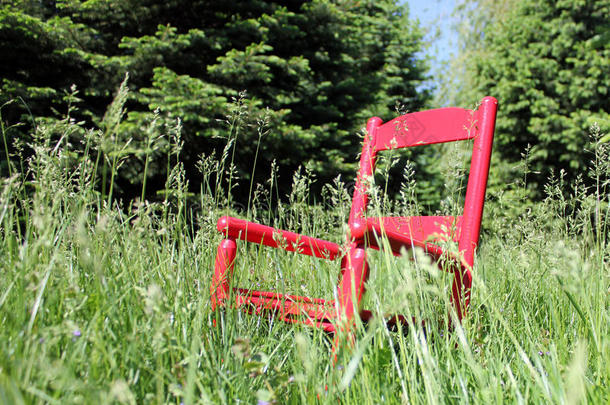 红色摇椅
