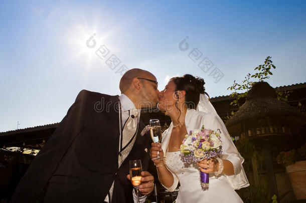 闪耀玻璃的婚礼之吻