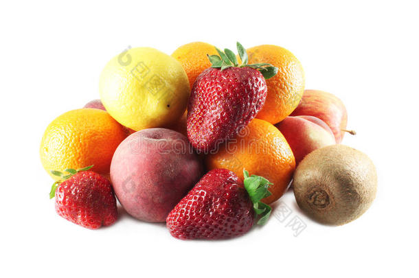 奇异果、桔子、桃子、草莓