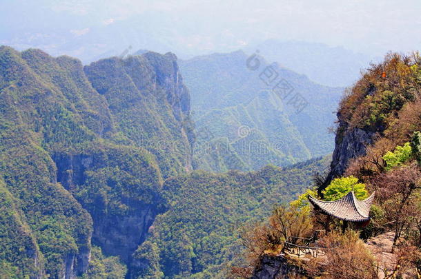 在天山。