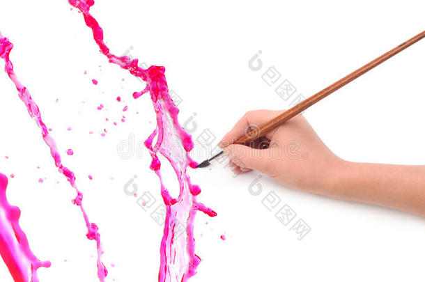 用刷子和油漆泼溅的手