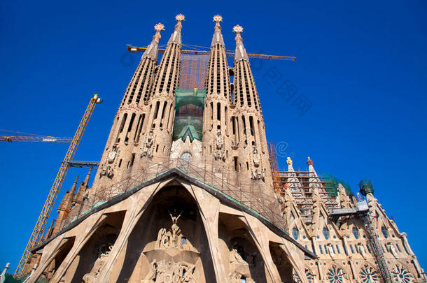 巴塞罗纳萨格拉达家庭大教堂（barcelona sagrada familia cathedral by gaudi）