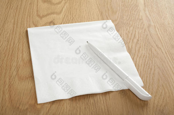 空白白色<strong>餐巾</strong>或<strong>餐巾</strong>纸和笔