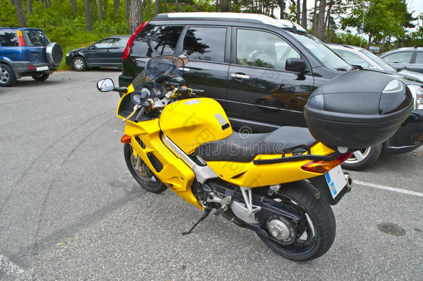 黄色摩托车