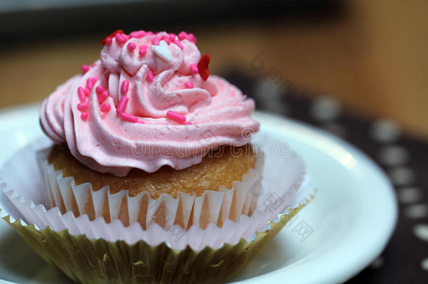 粉红色糖衣蛋糕