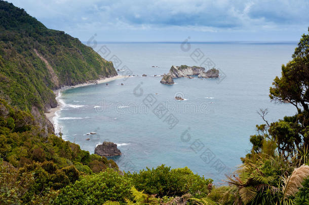 新西兰南岛西海岸的塔斯曼海