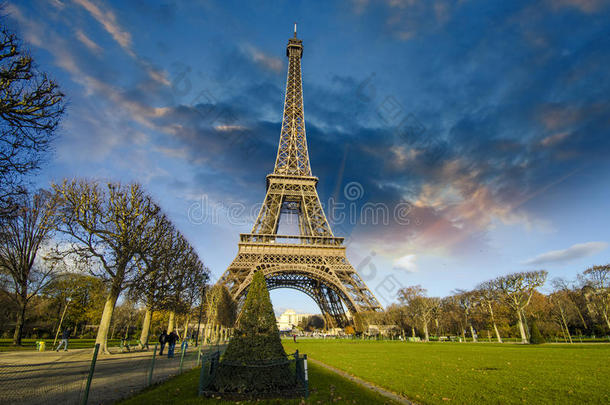 巴黎日出，埃菲尔铁塔