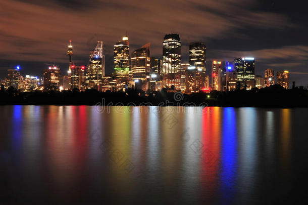 悉尼城市天际线倒影，澳大利亚