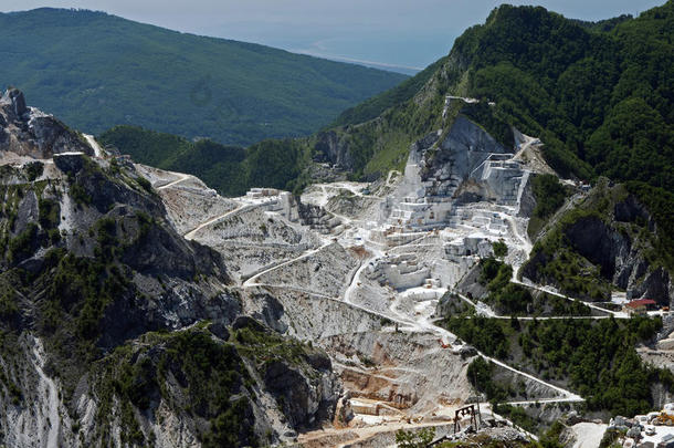 令人惊叹的大理石采石场景观-意大利卡拉拉