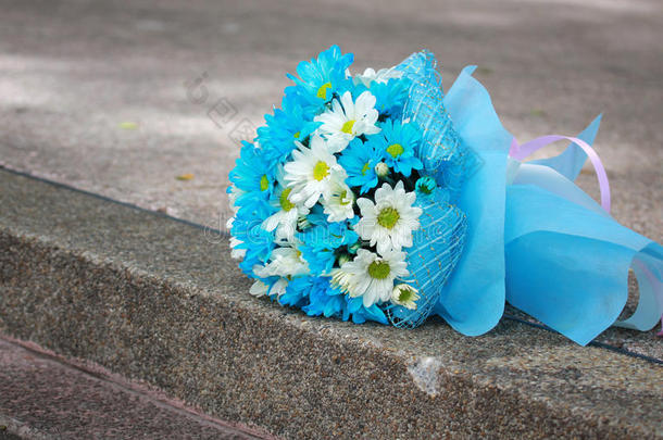 美丽的蓝白相间的花束