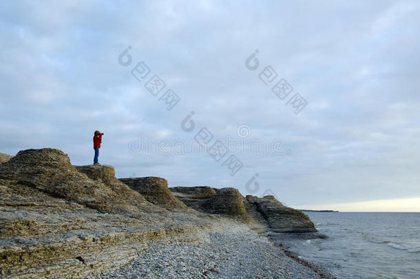 一张由石堆构成的海滨<strong>旅游照片</strong>