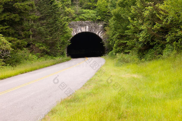 沿蓝岭公园道的乡村道路及隧道