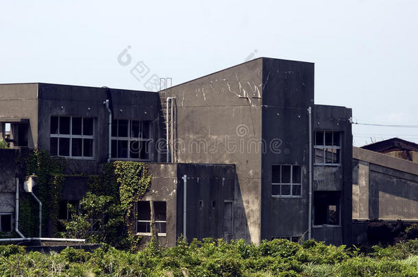日本三<strong>宅</strong>岛，被熔岩掩埋的ako学校