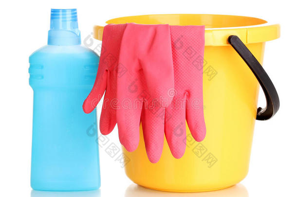 洗涤剂和<strong>带手套</strong>的桶