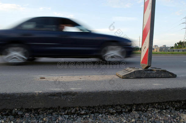 道路沥青厚度通行车及警示标志