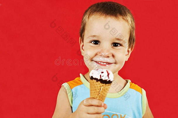 冰淇淋<strong>蛋筒</strong>快乐男孩