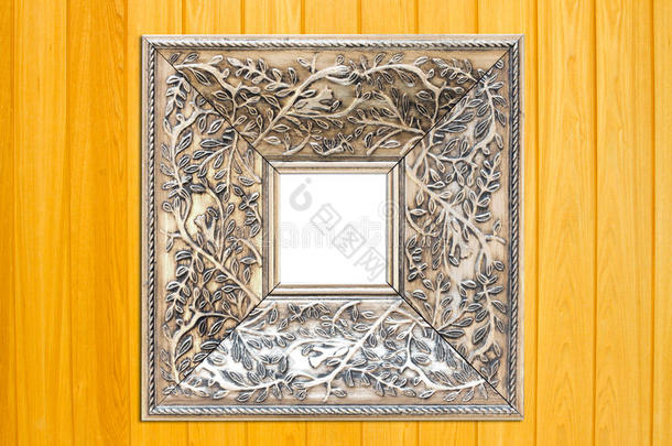 木质背景的银色复古画框