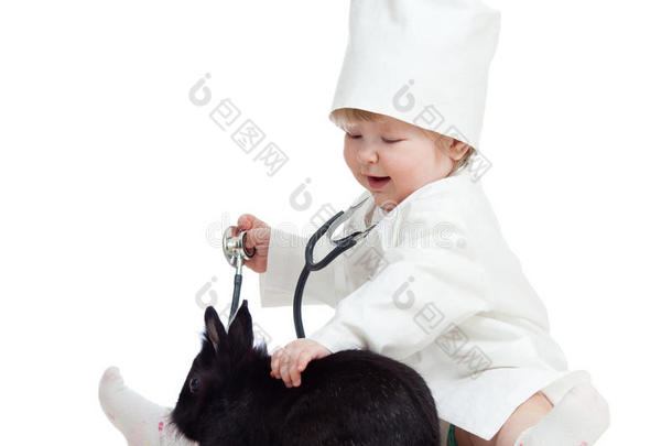 可爱的孩子，穿着医生和小兔子的衣服