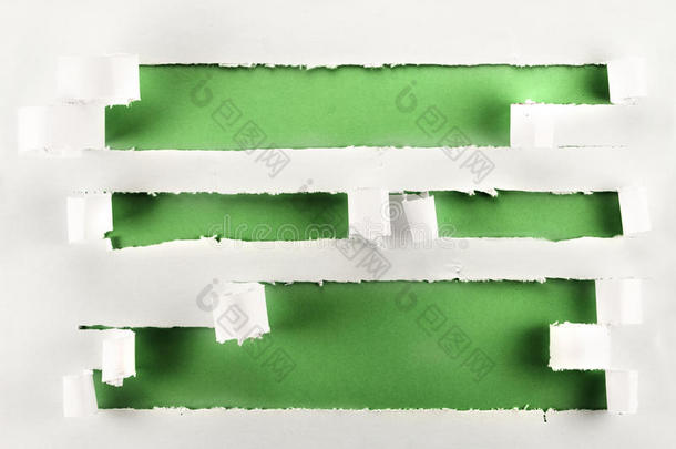 绿色的纸洞。