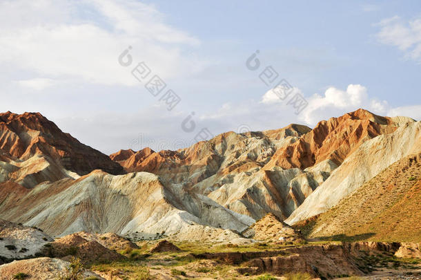 黄河边山