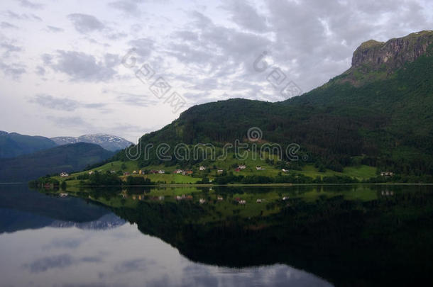 挪威哈丹格尔峡湾和平村