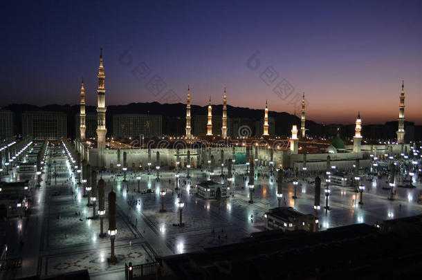 黎明时分麦地那的纳巴维清真寺