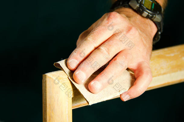 木匠打磨门框木模