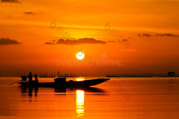 泰国南湖日落。