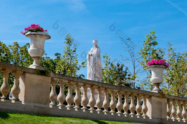巴黎<strong>卢森堡</strong>花园装饰雕像