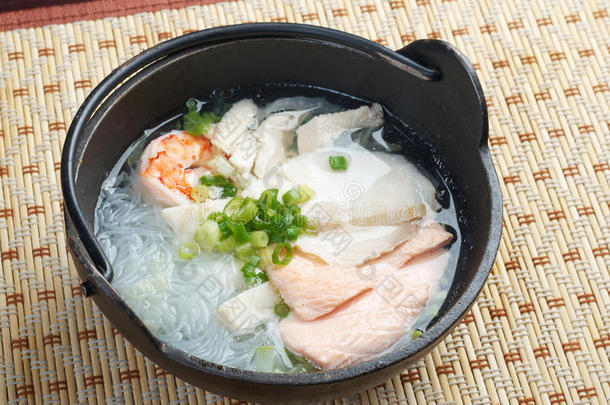 中国传统海鲜汤面