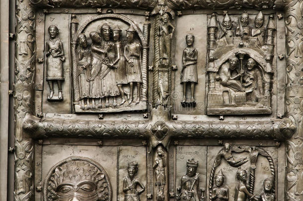 圣索菲亚大教堂大门上的浮雕