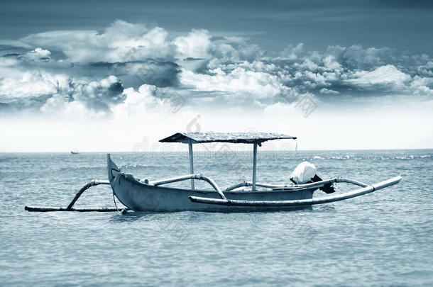 海上孤舟