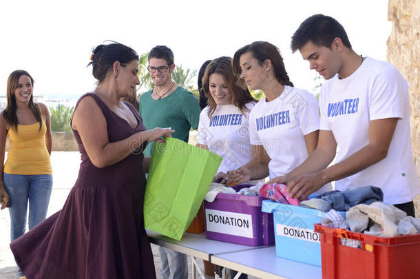收集衣物捐赠的志愿者团体