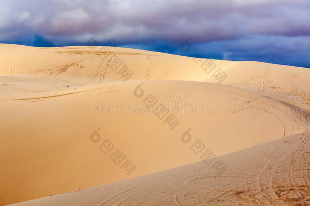 越南北部，风暴前的白色沙丘
