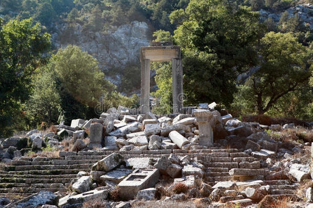 阿耳忒弥斯哈德良神庙，位于安塔利亚的特梅索斯。