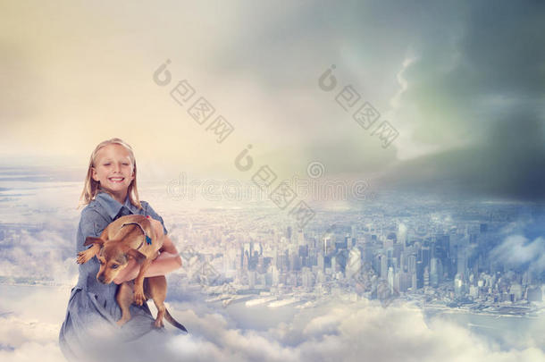 一个金发碧眼的小女孩，带着她的狗在云端