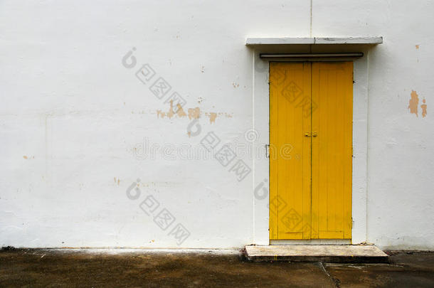 白墙黄门