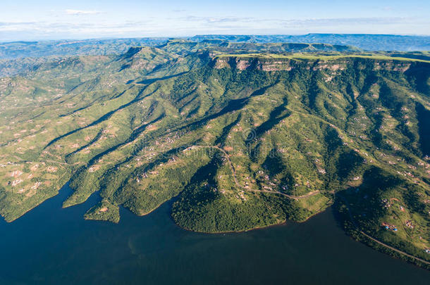 空气坝丘陵山谷