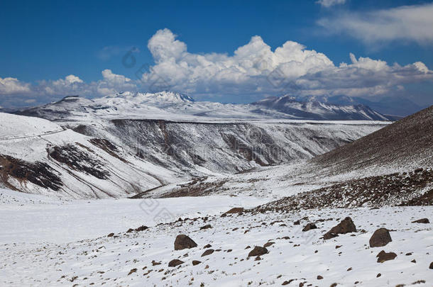 去科尔卡峡谷<strong>途中</strong>的雪景